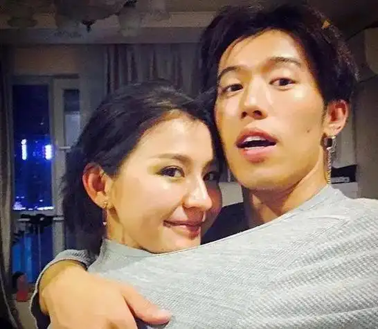 坚决不公开孩子的父亲这5位独自带娃的女星各有各的心酸