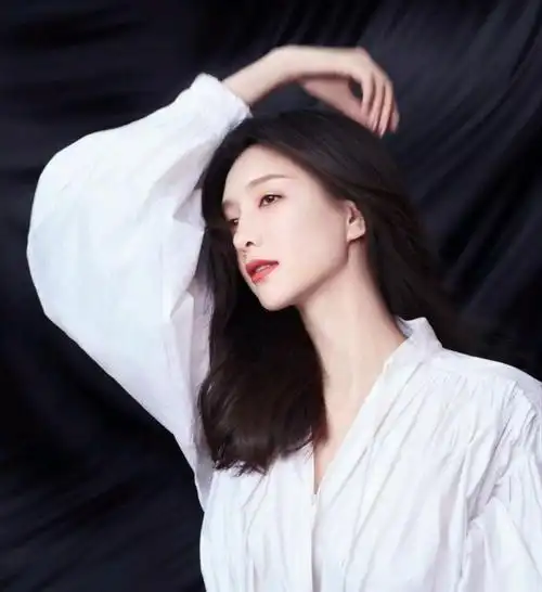 生图美人江疏影,肤白貌美就算了,江疏影的天鹅颈太优越了吧!