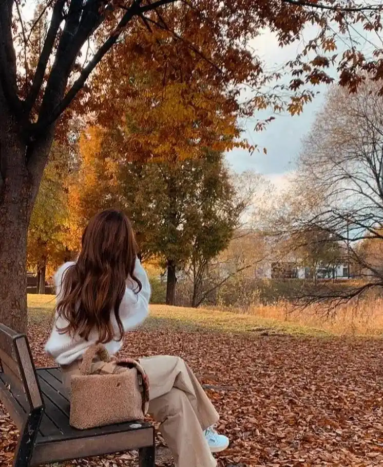 一个人特别爱笑,说明她很悲伤,一个人特别能睡,说明她很孤独, - 抖音