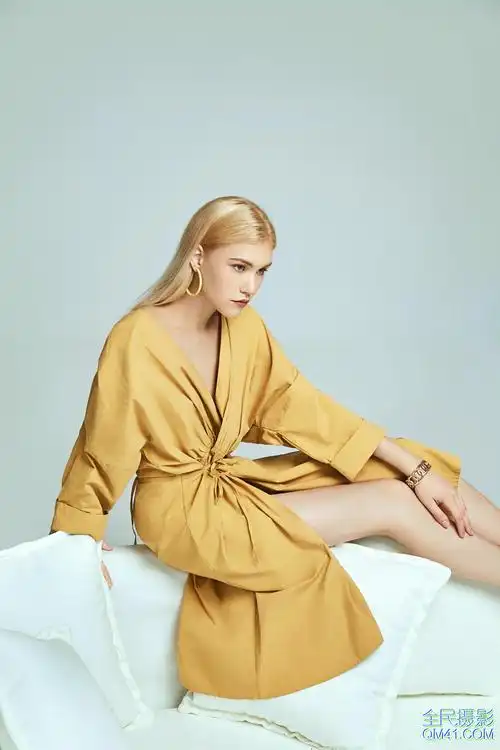 时装模特平面女模lookbook外模家居服毛衣外籍模特