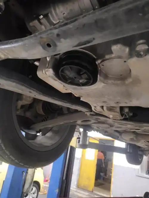 缤越phev我的车二次保养换6瓶机油换一个机油滤芯和人工费总共700多一