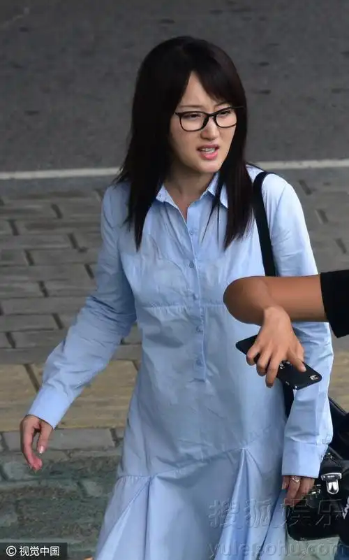 别人的45岁!杨钰莹长发披肩清新素颜似学生妹