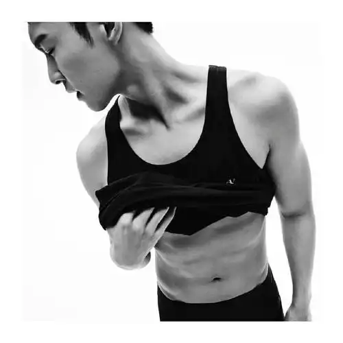 张艺兴calvin klein宣传图释出,释放真我不设限!