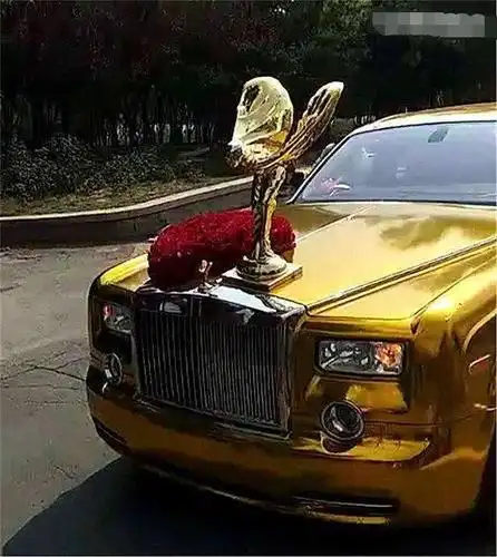 广东偶遇"黄金跑车",车轮镶5条龙,车牌一曝光,车主不言而喻