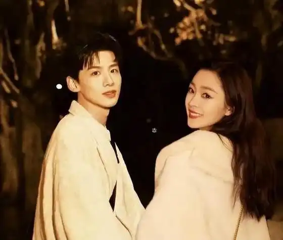 白敬亭和宋轶真的在一起?两人一同出席朋友婚礼,却不坐在一起