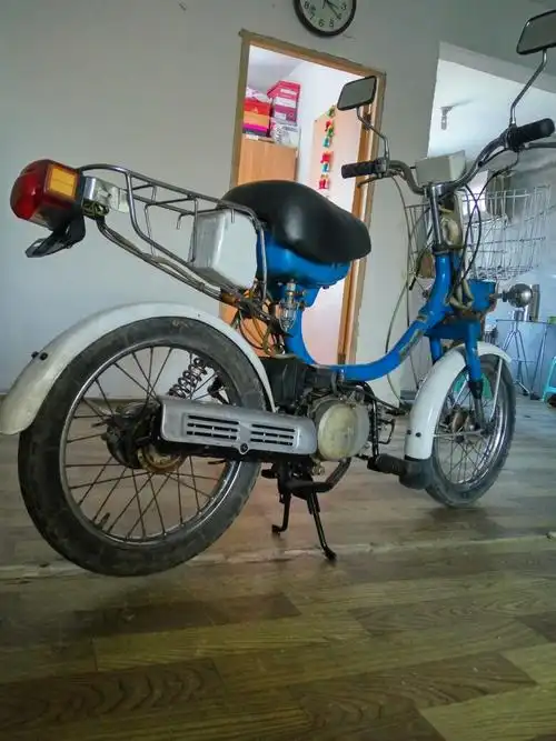 老二冲50摩托车百公里十升汽油正常吗?