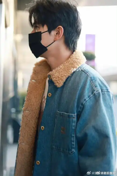 杨洋杭州机场饭拍##杨洋牛仔羊羔毛穿搭