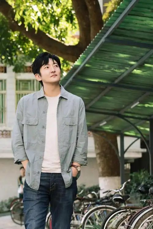 《追光的日子》广东卫视热播,郭京飞:每个人都在追逐自己的希望之光