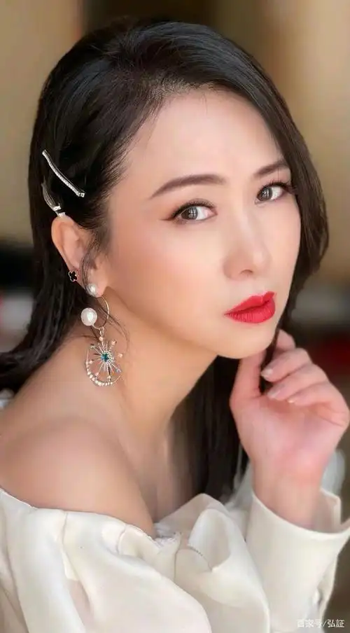 翁虹,1968年9月17日出生于香港,中国香港影视女演员,歌手,毕业于香港