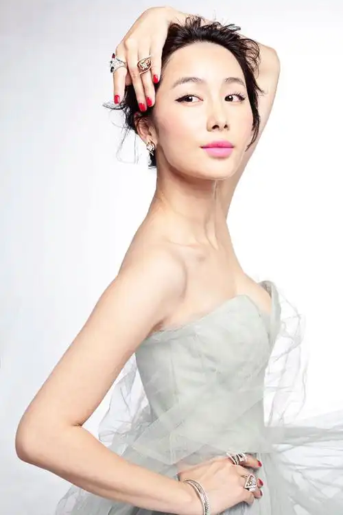 李呈媛演绎翡翠物语珠宝之美