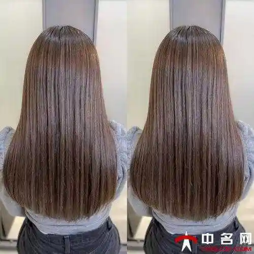 平整的弧线为发型增添了一种品位,白色吊带连衣裙非常甜美美丽.