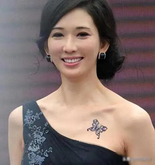 袁姗姗,曾因主演古装爱情剧《宫锁珠帘》而火遍大江南北.