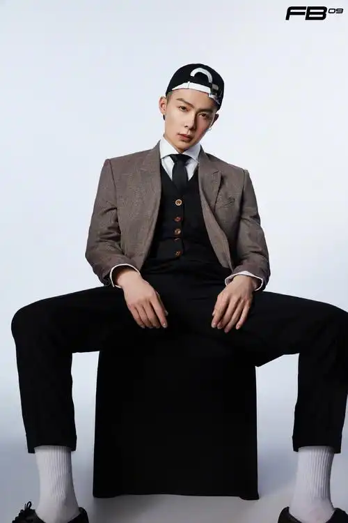 张铭恩酷帅有型西装写真图片33