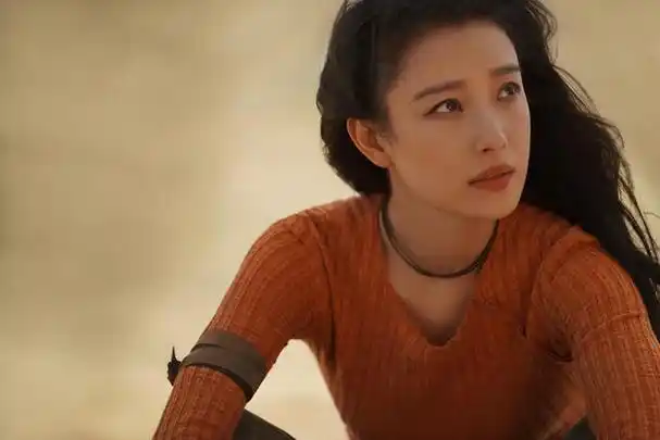 倪妮,曾是国家二级游泳运动员,国际标准舞冠军,优秀的她得到了张艺谋