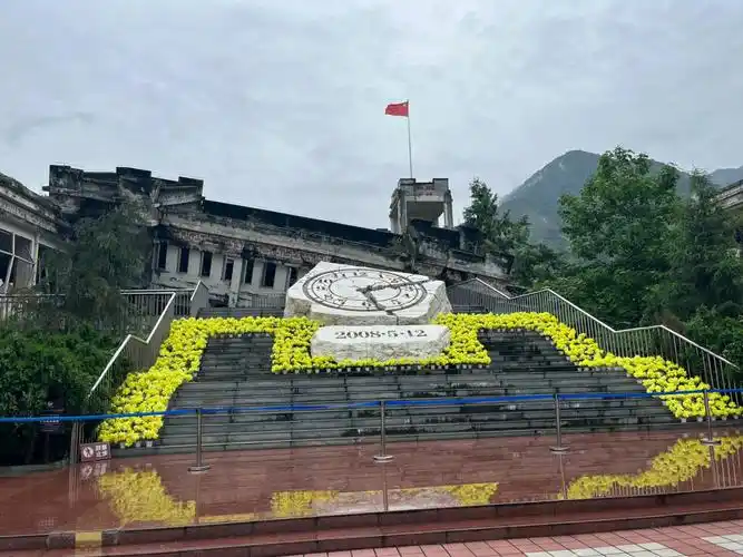 汶川大地震漩口中学遗址