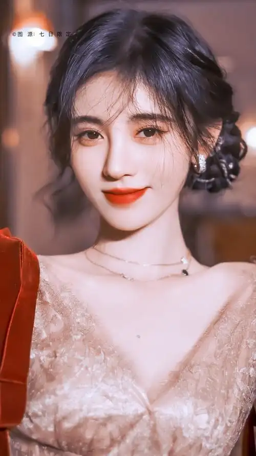 鞠婧祎红丝绒礼裙