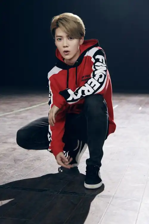 鹿晗冒险时间练习室版mv今日上线精湛舞技展示街头少年风