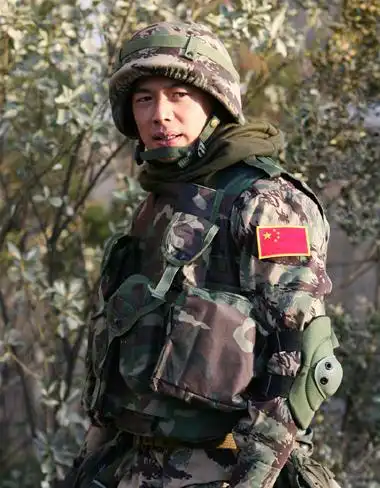 段奕宏在《士兵突击》中的造型.