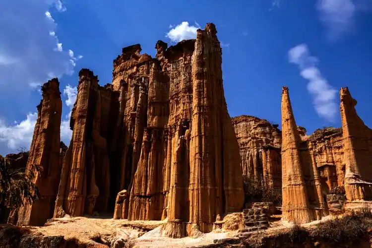 云南楚雄彝族自治州元谋土林号称世界土林奇观之首