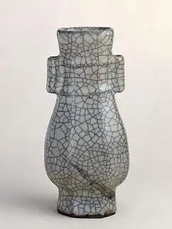 宋哥窑八方贯耳扁瓶