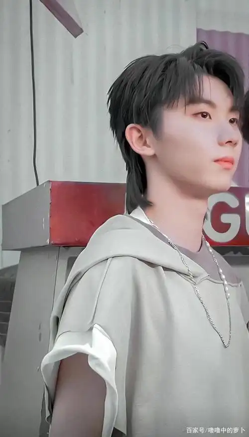 马嘉祺的发型造型