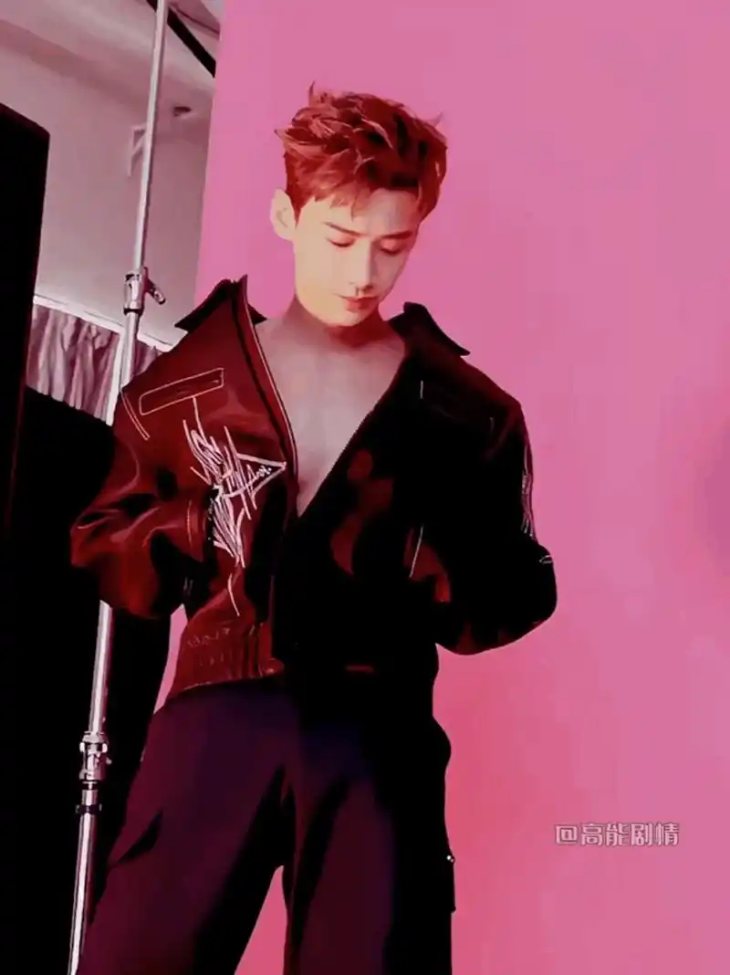 品一品白敬亭的名品腹肌!