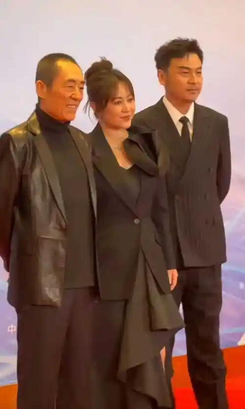 原创湖北晚会上陈红妆太浓蒋勤勤站位靠后张小斐略显尴尬