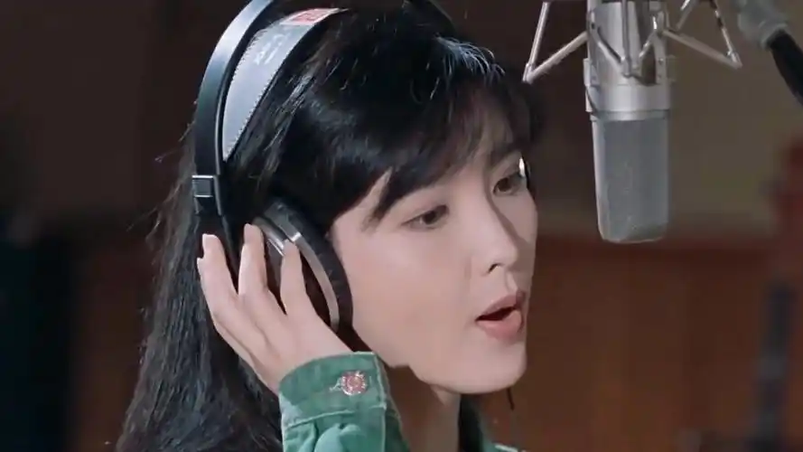 周慧敏:从玉女掌门人到冻龄女神,她是如何一路美过来的?