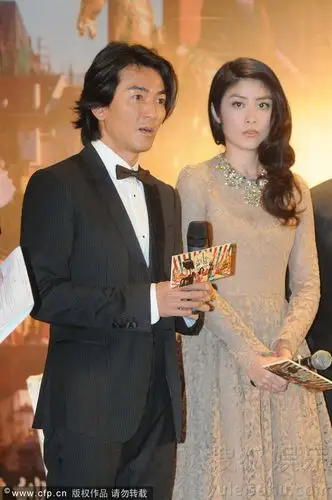 陈慧琳头顶伤疤翻白眼表情多变 郑伊健卖萌(组图)