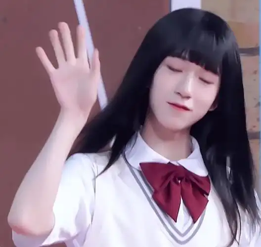 看完贺峻霖的女装造型,很难不让人心动!