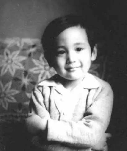 回顾陆毅的成名之路父母是普通工人5岁出道第一部戏片酬50元