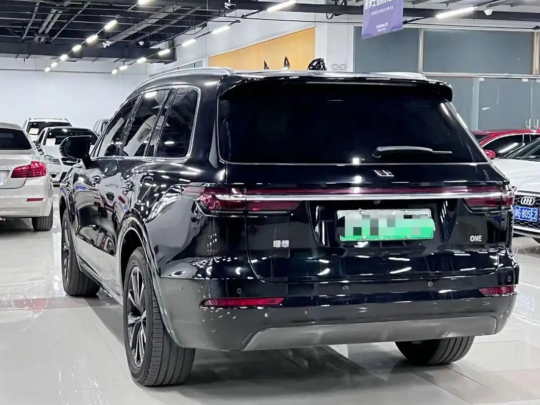 理想 one 油电混合动力 刚刚到店的21款理想one六座 21年6月上牌67