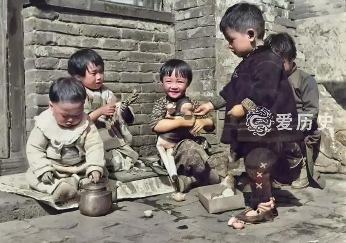 原创看看民国时老北京孩子们手里的玩具现在的孩子简直太幸福了