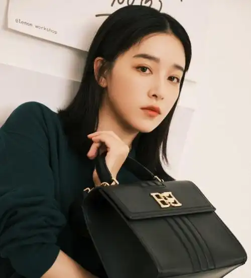 阚清子发型怎么剪 简约中长发时尚百搭_明星发型 - 美发站