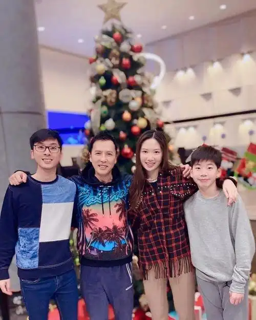 露面,罕见参与家庭聚会,和父亲关系缓和|甄子丹|甄文焯|汪诗诗|梁静慈