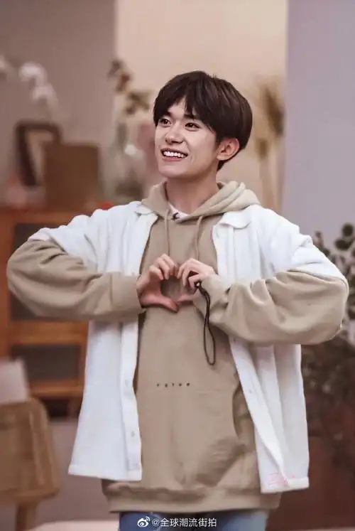 听说看到易烊千玺笑心情会变好,你图几沦陷了?