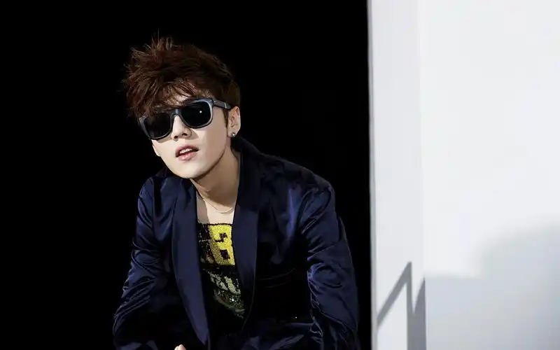 最火小鲜肉鹿晗桌面壁纸高清大图