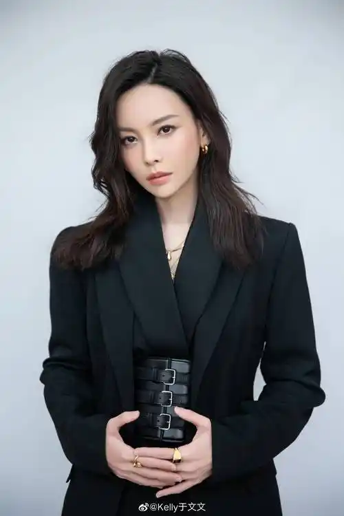 西装搭配一直是女明星们的爱,快来看看女明星的"西装杀"吧!-爱读书