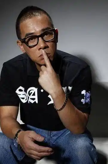 陈小春改回中国国籍表自己爱国之心,无数粉丝为他点赞_美国_行为