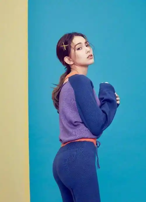 天王嫂昆凌穿公主裙亮相,减龄又清纯,尽显高挑好身材_气质_时尚_的