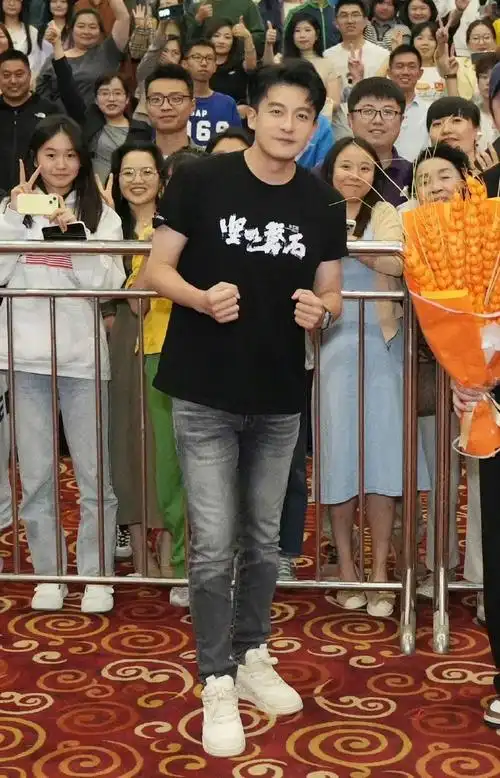 最近施予斐超话林枫松超话孙艺洲超话李晨浩超话于适超话郁可唯超话