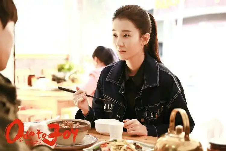 欢乐颂2中关关的衣服搭配以及品牌求扒同款