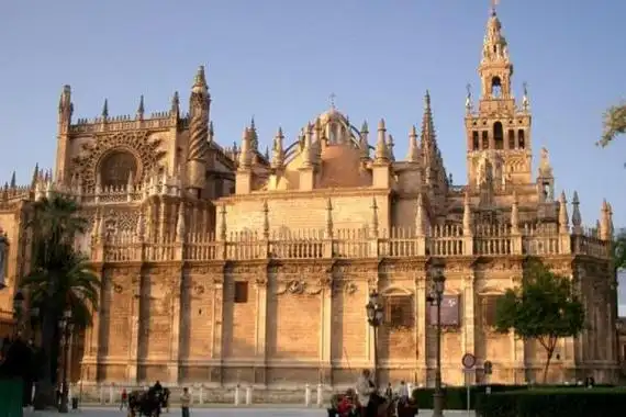 世界最著名的十大天主教堂圣家族大教堂居第五