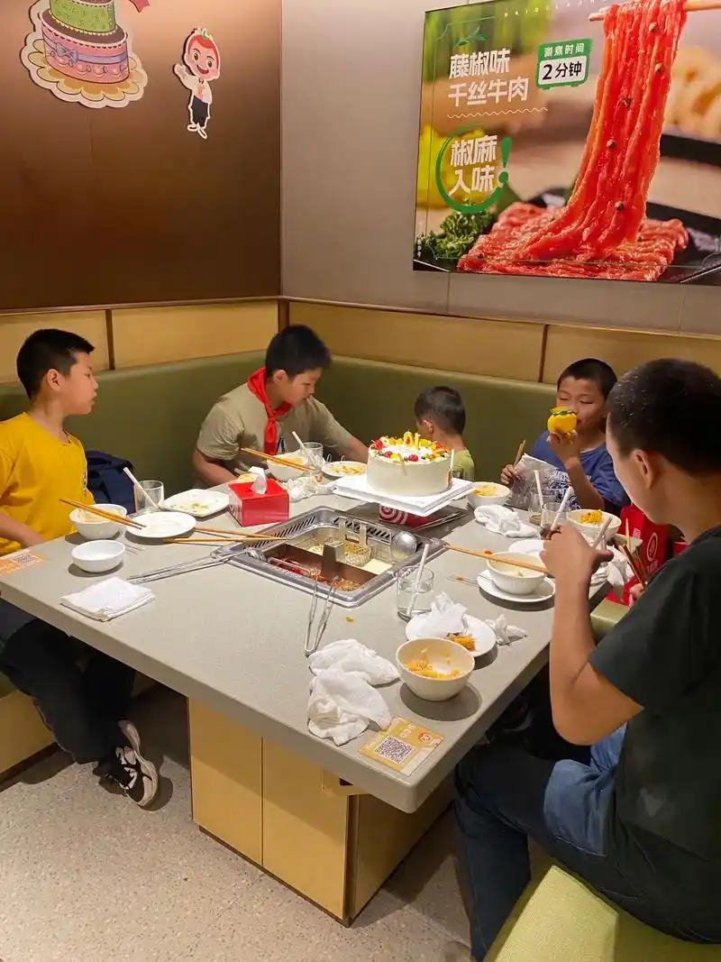 我的男孩10岁了.昨天第一次邀请了同学一起过生日,同时妹妹和 - 抖音