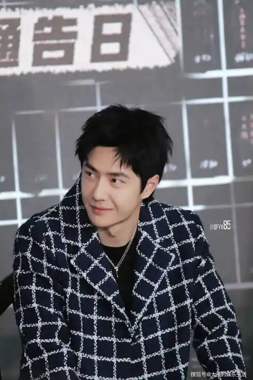 王一博你终于不戴帽子了!却被网友怀疑脱发才戴的假发引热议