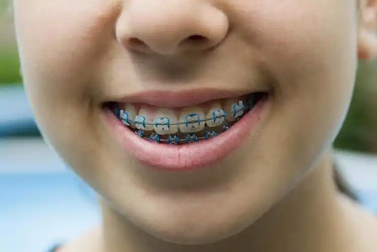 西方人,儿童,脸,头,脸颊,一个人,笑,微笑,露齿笑,横图,室外,特写,白天