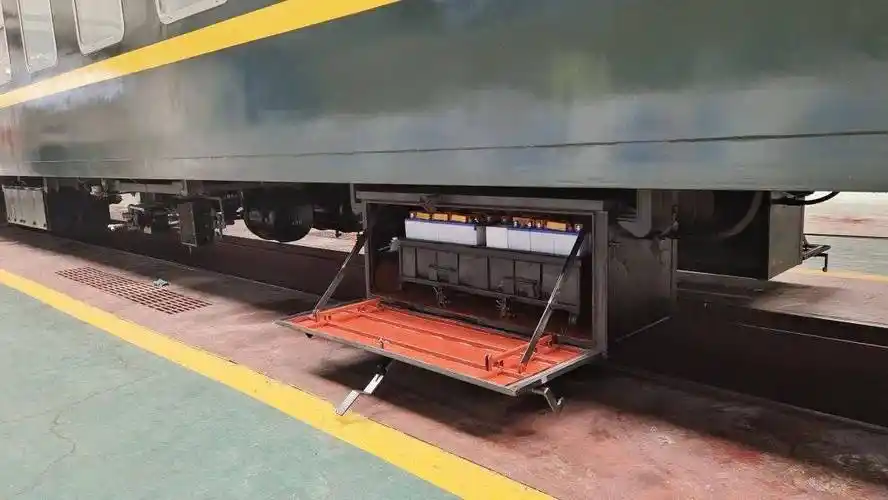 你没听错,也没看错,火车也需要"充电宝"!_蓄电池_列车_电压