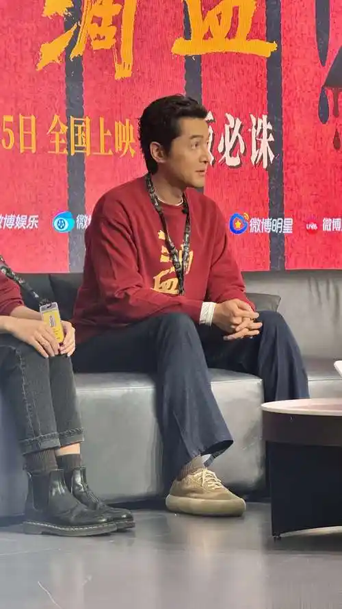 43岁胡歌线下路演颜值大变,皮松肉垮褶子多发福显老难认