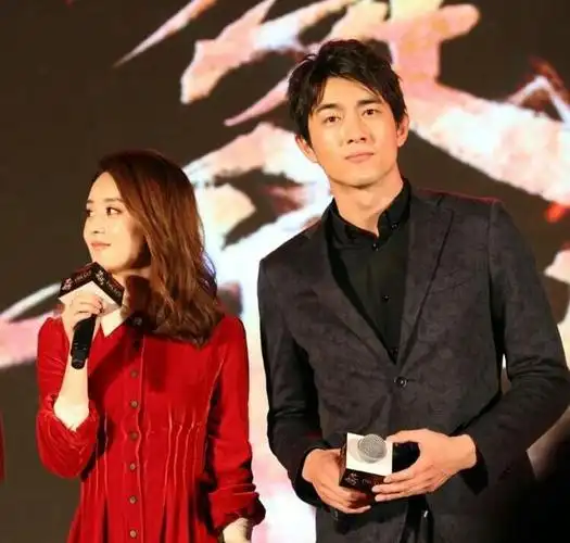 林更新保护爱情, 但工作人员不小心暴露小细节: 女友