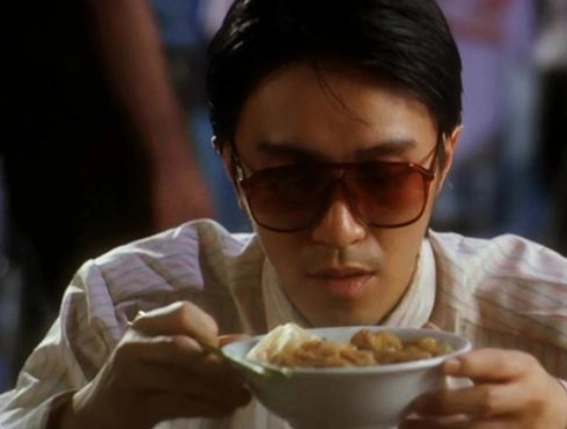 周星驰为什么对戴眼镜人士有这么大的偏见,看完这些你就知道了